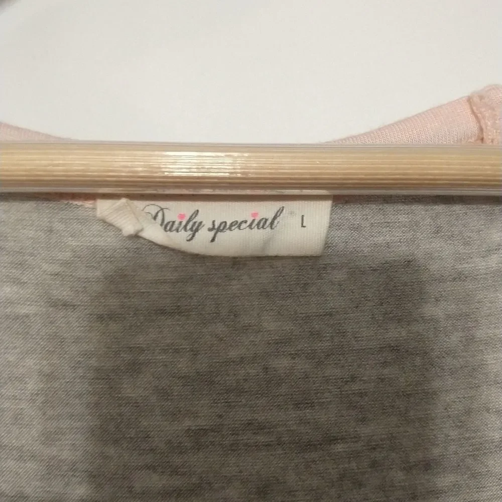 Daily Specials Graphic baseball tee pink gray